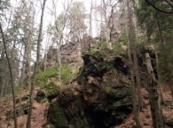 Skaliska nad řekou